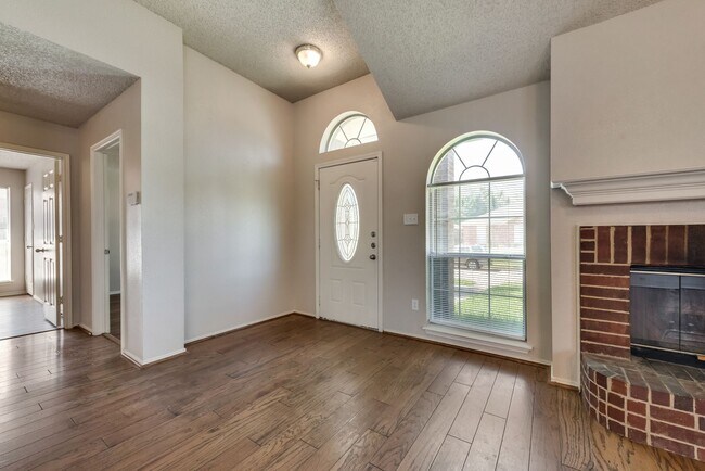 Building Photo - MOVE IN READY WITH SELF TOUR OPTION--  MES...