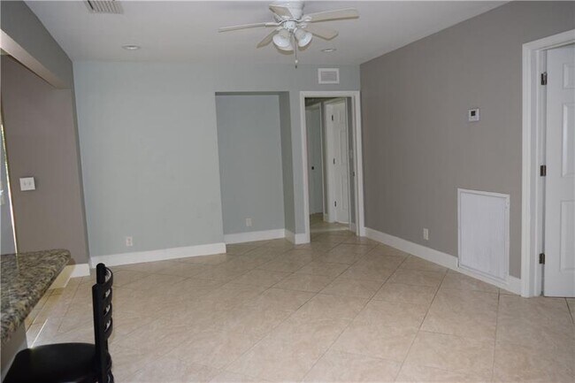Building Photo - 4625 Glenwood Dr
