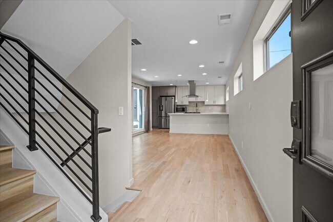 Building Photo - 1331 Yates St