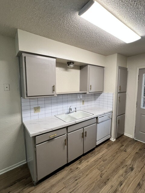 Foto del edificio - 2 Bedroom 2 Bath Duplex for Lease in Benbrook! $350 OFF 1st Month Rent with 18 Month Lease!
