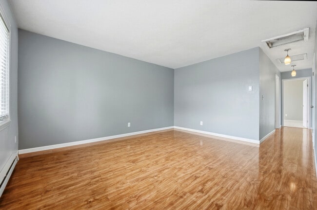 Building Photo - 108 S Norma Ave