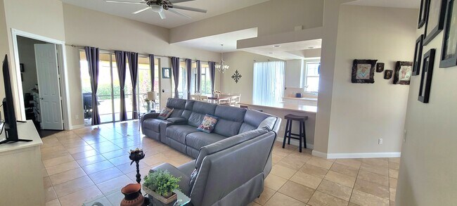 Building Photo - 2302 Heydon Cir W
