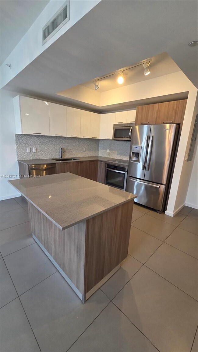 Building Photo - 5300 Paseo Blvd