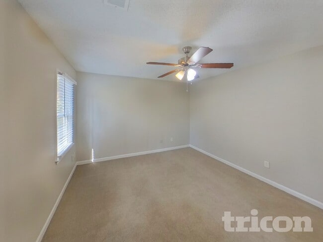 Foto del edificio - 1444 Riverwood Ct