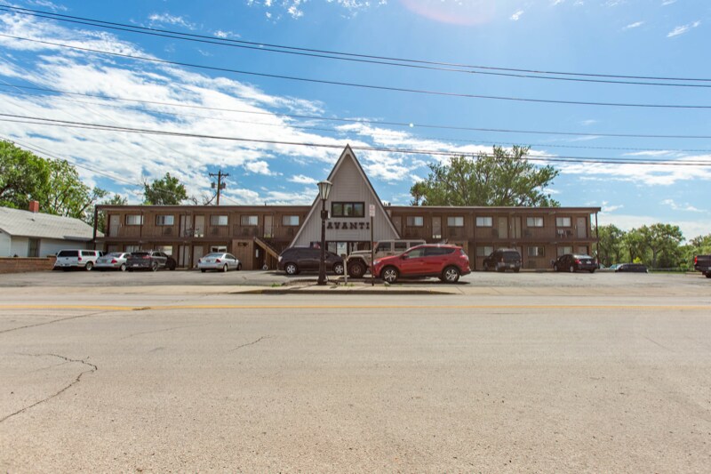 Primary Photo - 102 N Maple Ave