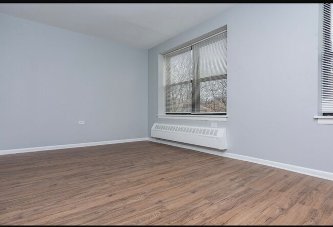 Foto del edificio - 7836 S South Shore Dr