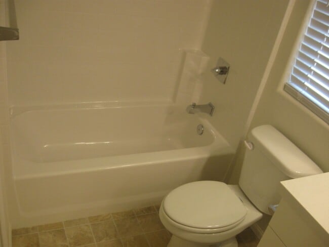 Building Photo - 1931 S Miller St