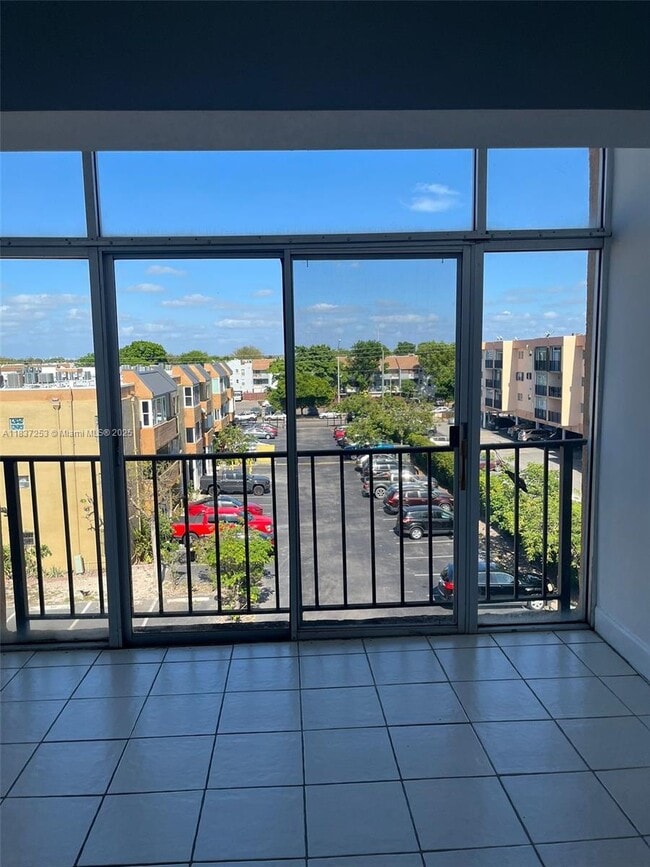 Foto del edificio - 6055 W 19th Ave