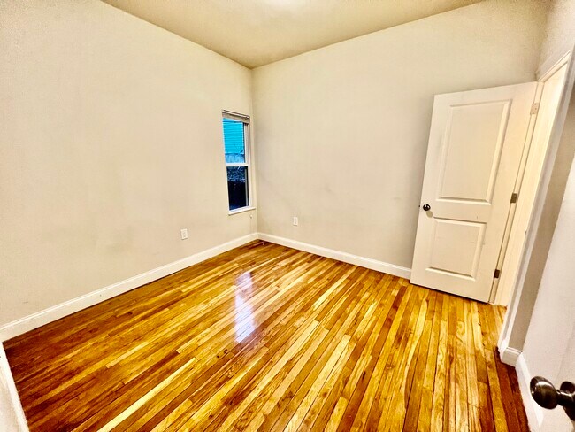 Building Photo - 7 Greenville St