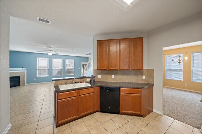 Foto del edificio - 14822 Juniper Dale Ct