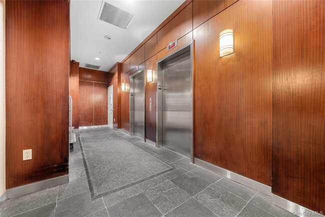 Foto del edificio - 380 Malcolm X Blvd