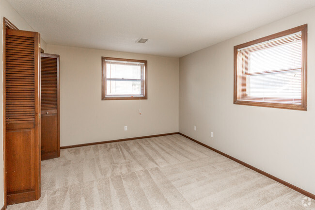 1BR, 1BA - B5/930 SF - Bedroom - The Heights Apartments