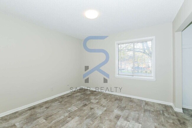 Building Photo - 2045 Alison Ct SW