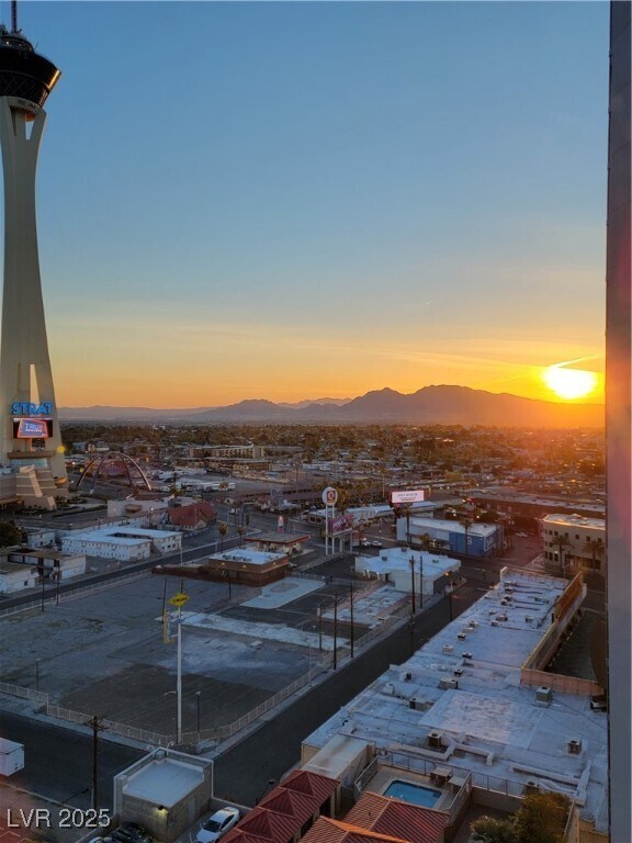 Foto del edificio - 200 W Sahara Ave