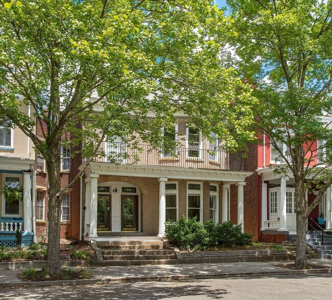 Foto del edificio - Swanky 1st floor duplex in Church Hill across from Jefferson Park