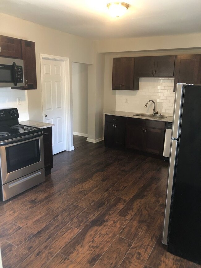 Foto del edificio - Single Family Home 3 beds 2 bath Available Now!