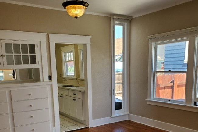 large dining room w/built-ins - 1840 30th St