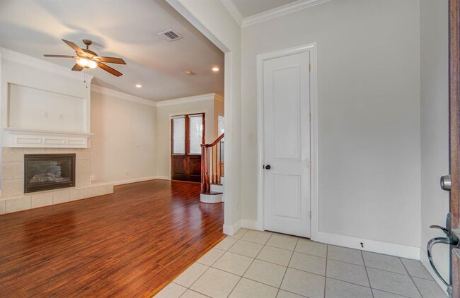 Building Photo - 10205 Brooktree Dr