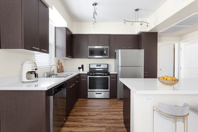 Cocina, come y reúnete en un espacio de cocina con estilo. - Vue at Centennial