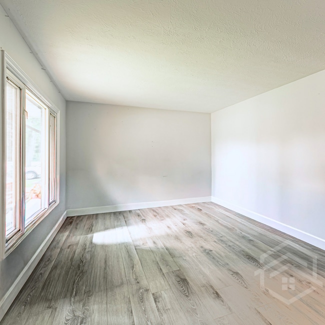 Building Photo - 3-Bedroom House in Tillsonburg!!