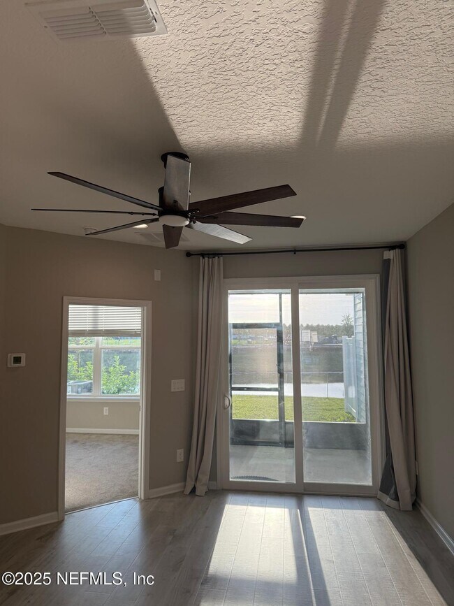 Foto del edificio - 609 Cherry Elm Dr