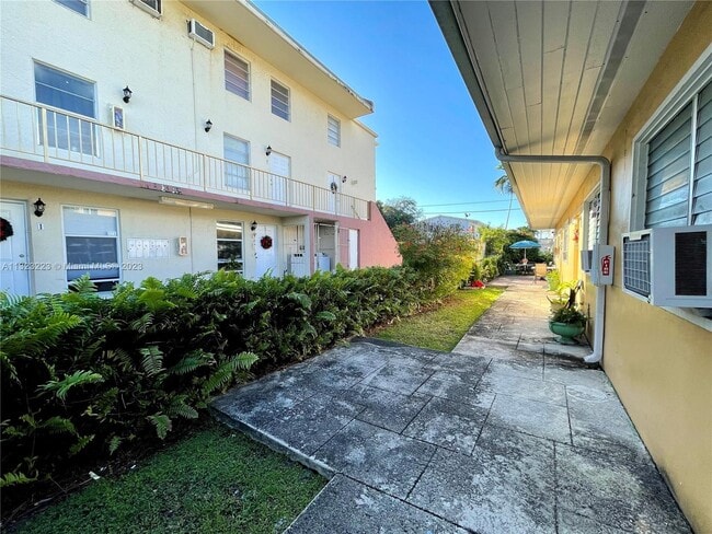 Foto del edificio - 1330 NW 6 St