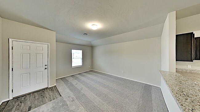 Building Photo - Very Nice 3 Bedroom 2 Bath Home in Yukon S...