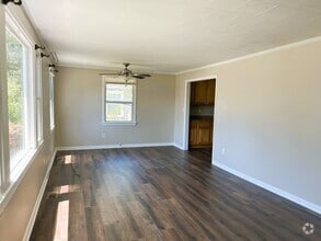 Building Photo - 133 Green Meadow Dr
