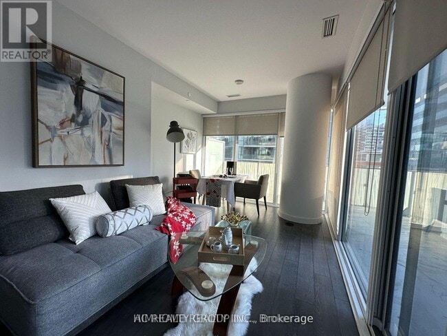 Building Photo - 42 Charles St E