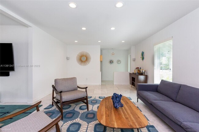 Foto del edificio - 4 br, 3 bath House - 14610 Tarpon Dr