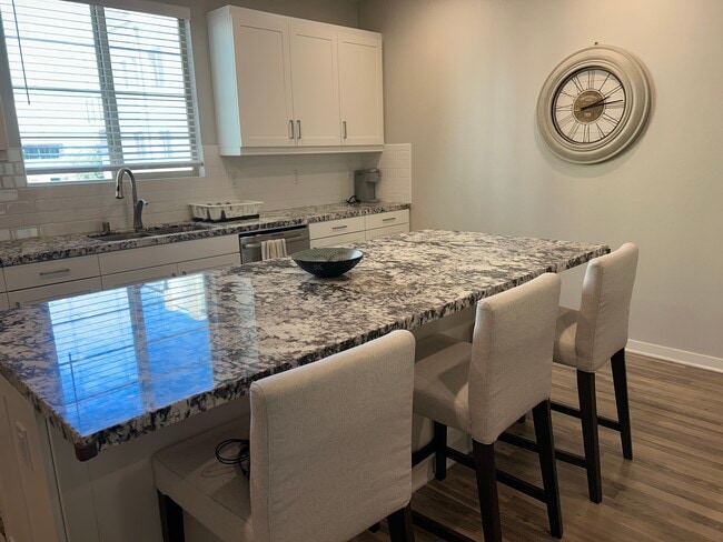 Foto del edificio - 212 Paramount