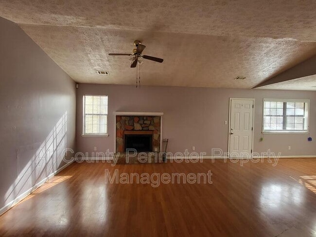 Foto del edificio - 339 Cheryl Ct