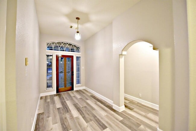 Building Photo - 10117 Cassandra Dr