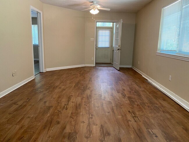 Building Photo - 3204 Ginger Dr