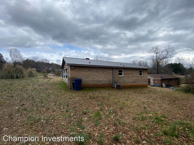 Building Photo - 2 br, 1 bath House - 6008 Maple Valley Dr