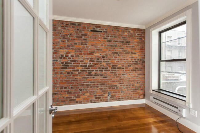 Foto del edificio - 346 E 18th St