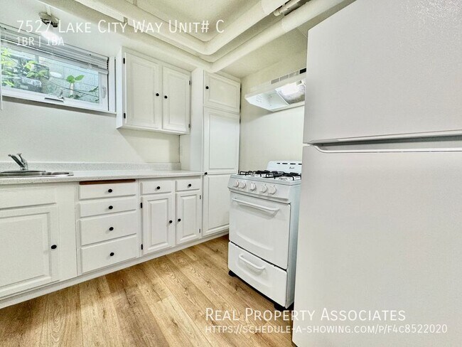 Foto del edificio - 7527 Lake City Way NE