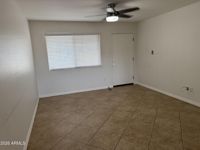 Building Photo - 1207 E Christy Dr