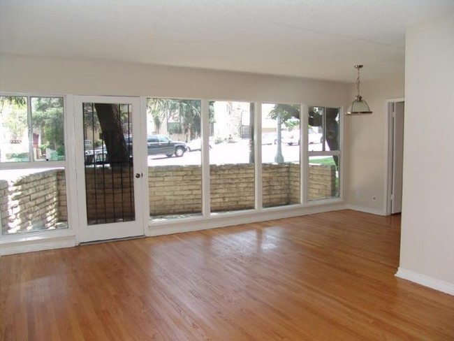 Sala de estar - 3815 Los Feliz Blvd