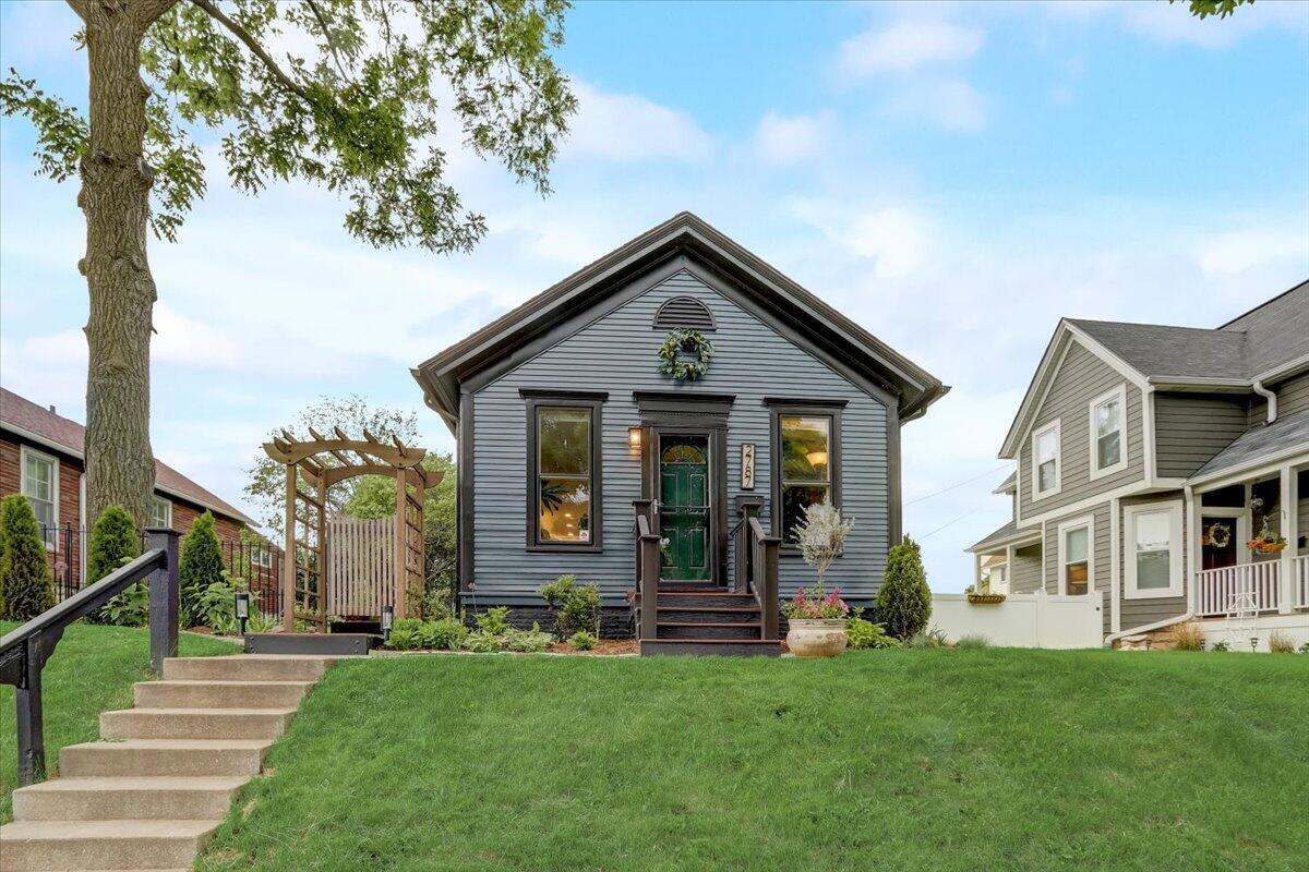 2787 S Ellen St, Milwaukee, WI 53207 House for Rent in Milwaukee, WI