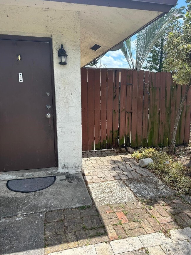 Foto del edificio - 3109 NW 2nd Terrace