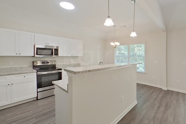 Building Photo - 804 Dunvegan Dr