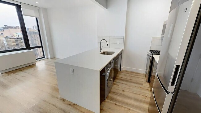 Building Photo - 416 Lenox Avenue