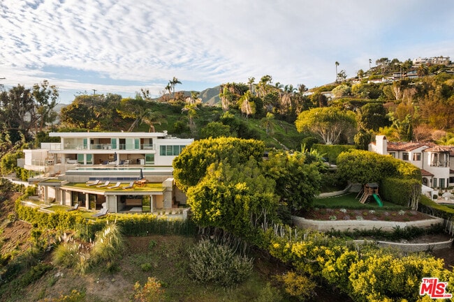 Building Photo - 467 Paseo Miramar