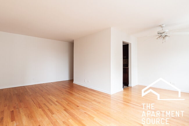 Building Photo - 3710 N Pine Grove Ave