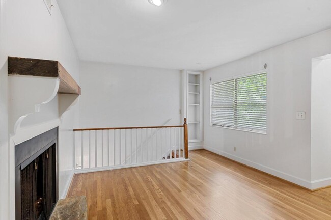Building Photo - 11 Peachtree Hills Ave NE