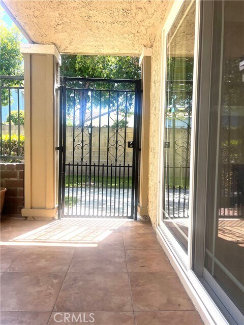 Foto del edificio - 5052 Hampton Ct