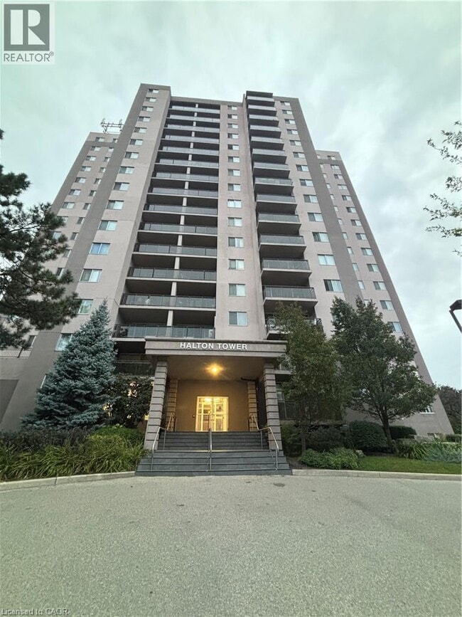 Building Photo - 975 Warwick Ct