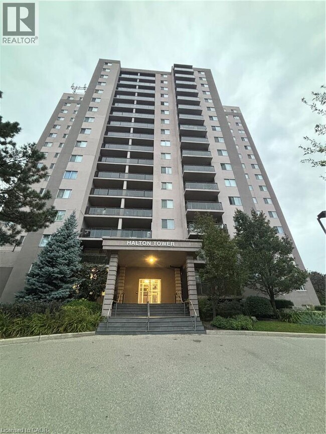 Building Photo - 975 Warwick Ct