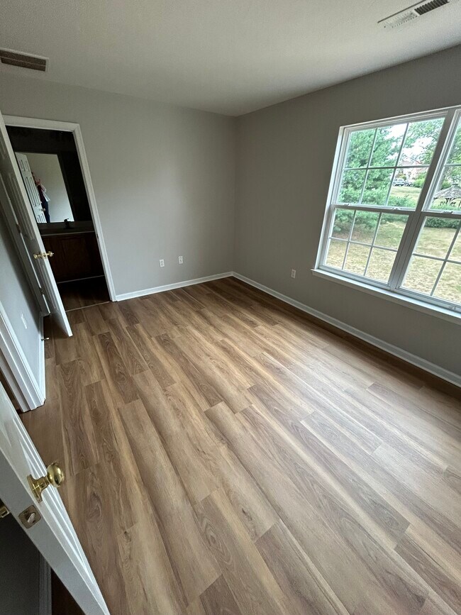 Primary bedroom - 317 Royal Dr